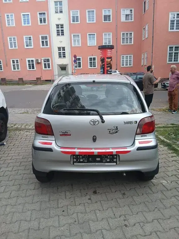 Gebraucht Toyota Yaris Luna 86 PS (63 kW) 2001 Silber Limousine