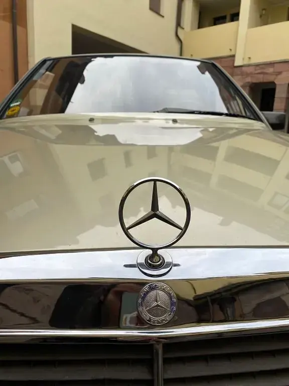 Brugt Mercedes E230 136 HK (100 kW) 1985 Grøn Sedan