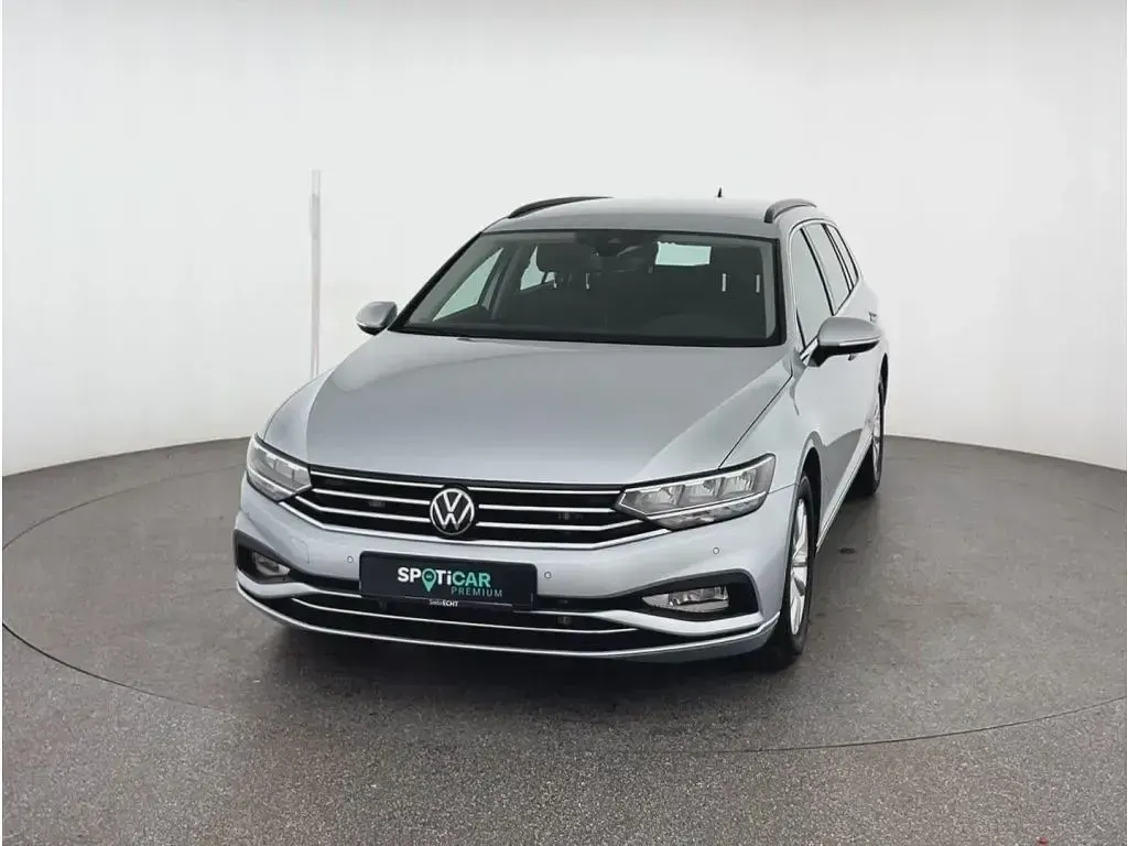 Gebraucht VW Passat Business 150 PS (110 kW) 2023 Silber (metallic) Kombi
