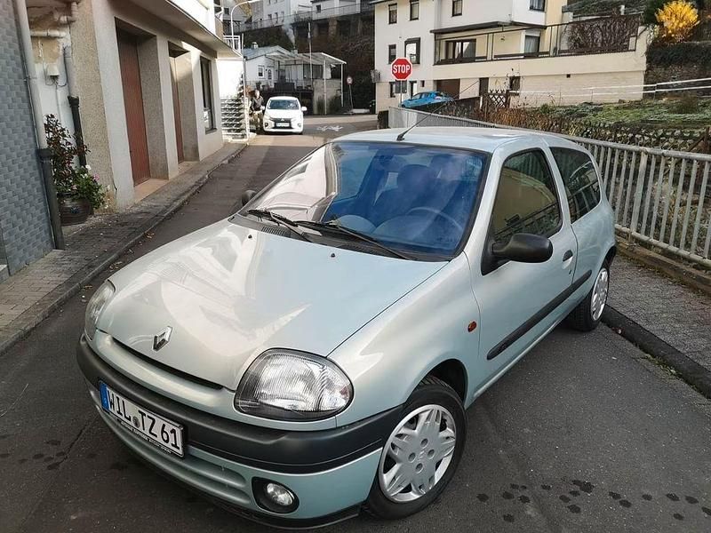Gebraucht Renault Clio II 58 PS (42 kW) 2000 Grau Limousine