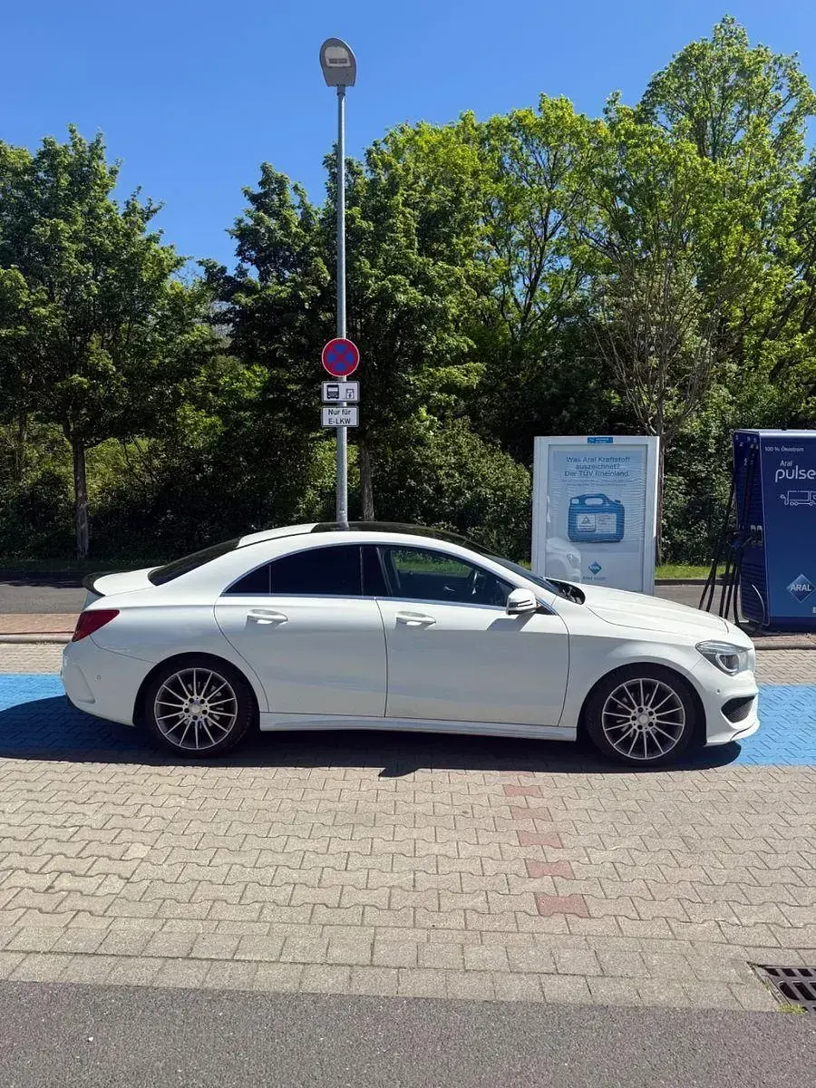 Gebraucht Mercedes CLA200 AMG line 156 PS (114 kW) 2013 Weiß Coupé