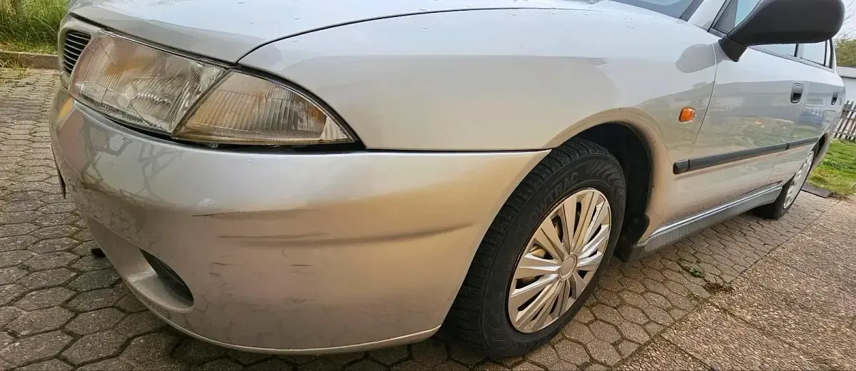 Gebraucht Mitsubishi Carisma 90 PS (66 kW) 1998 Silber Limousine