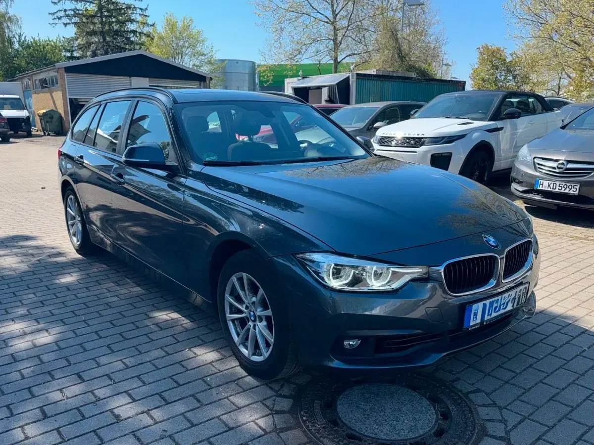 Gebraucht BMW 318 Advantage 136 PS (100 kW) 2019 Grau Kombi