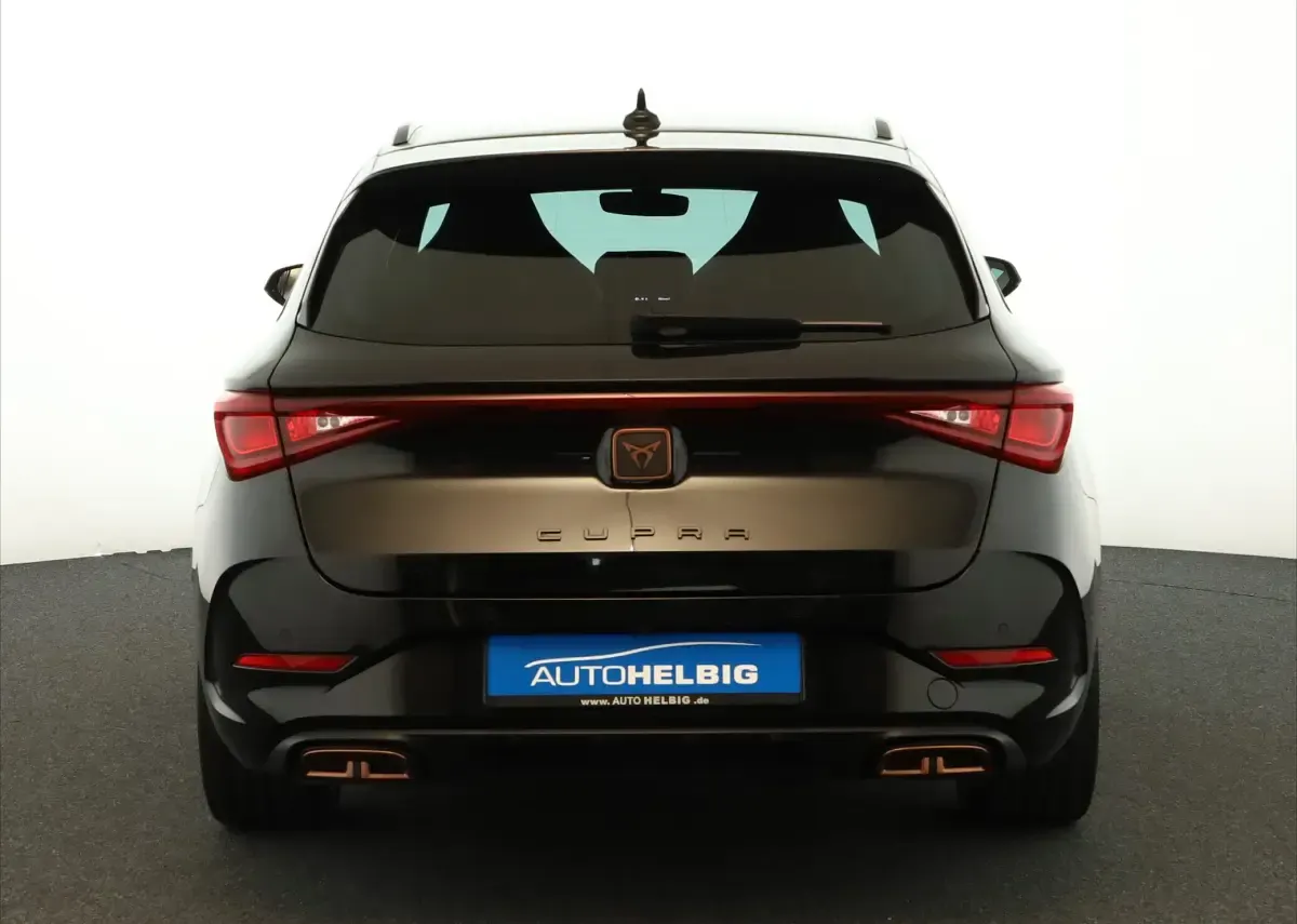 Second-hand Cupra Leon VZ 245 CP (180 kW) 2024 Negru Monovolum