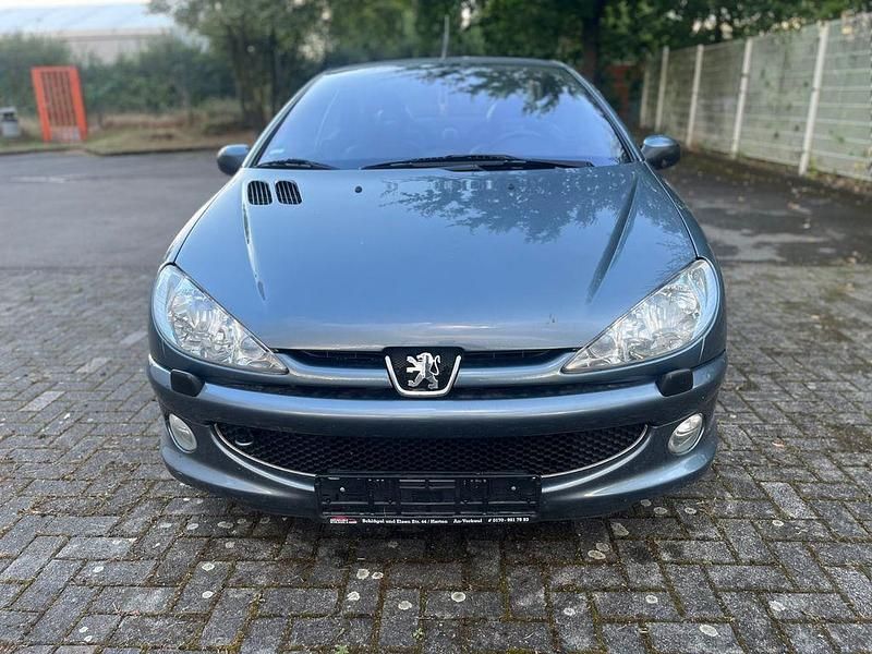 Grau Gebraucht 2006 Peugeot 206 CC Platinum Cabrio | 2.099 € (Fairer Preis) - Bild 1/4