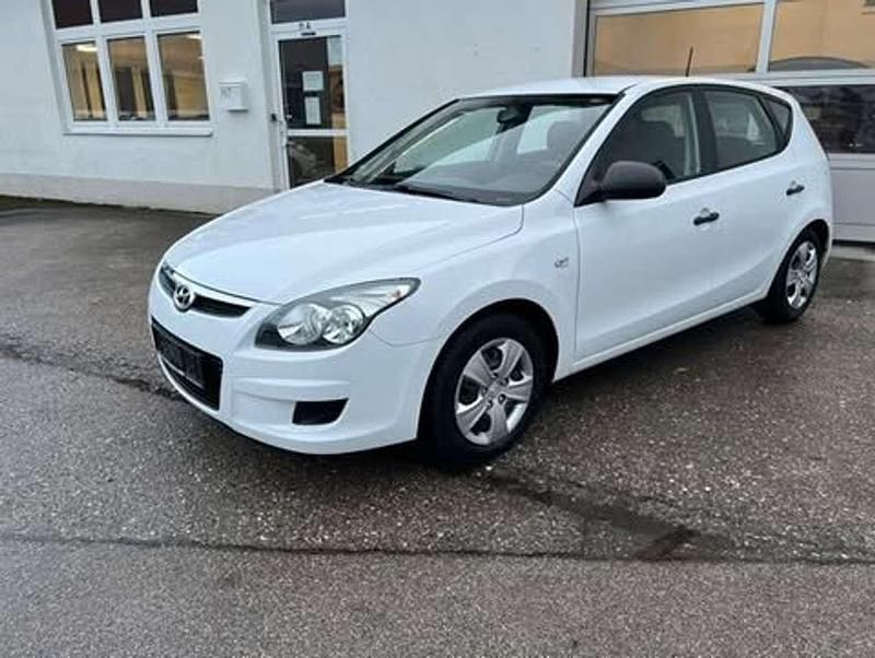 Crystal white Gebraucht 2010 Hyundai i30 Edition Kleinwagen | 4.980 € (Fairer Preis) - Bild 1/4