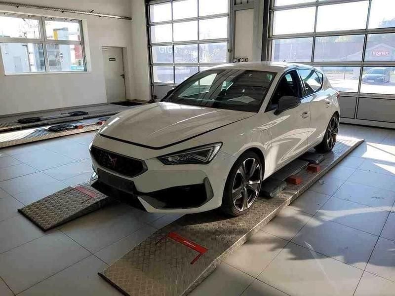 Weiß Gebraucht 2022 Cupra Leon VZ Limousine | 23.850 € (Fairer Preis) - Bild 1/4