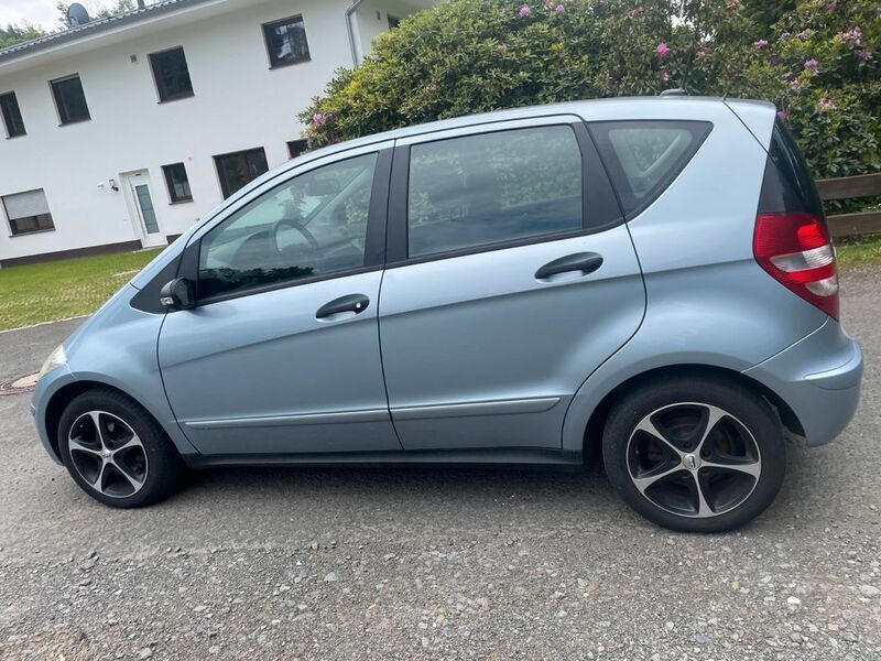Grau Gebraucht 2007 Mercedes A180 Limousine | 2.990 € (Fairer Preis) - Bild 1/4