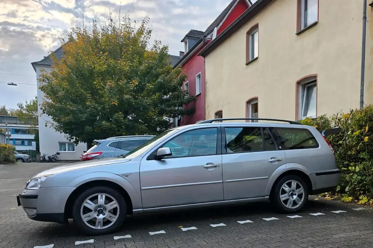 Gebraucht Ford Mondeo 145 PS (106 kW) 2004 Silber Kombi