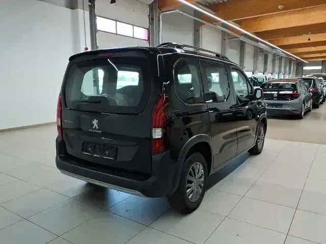 Gebraucht Peugeot Rifter Allure 131 PS (96 kW) 2023 Perla nera schwarz metallic Van / Kleinbus