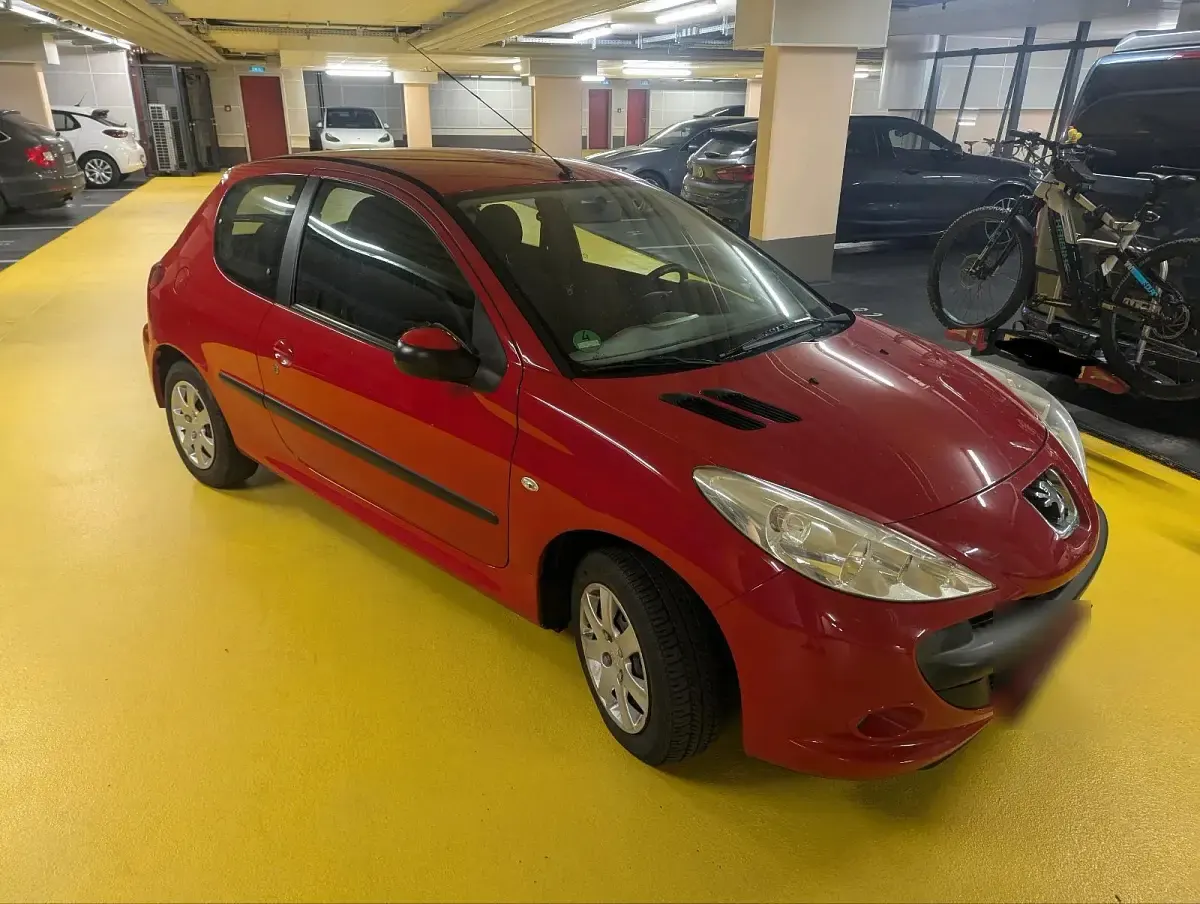 Gebraucht Peugeot 206+ 75 PS (55 kW) 2009 Rot Kleinwagen