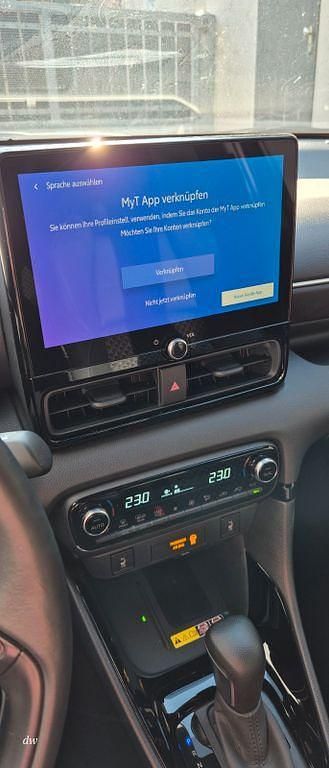 Gebraucht Toyota Yaris Hybrid Style 131 PS (96 kW) 2024 Braun Limousine