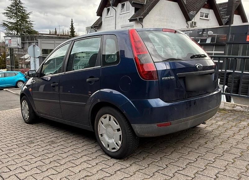 Gebraucht Ford Fiesta Ambiente 59 PS (43 kW) 2002 Blau Kleinwagen