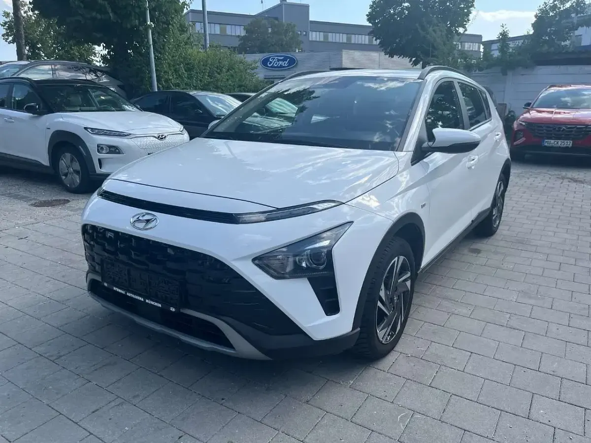 Gebraucht Hyundai Bayon Trend 120 PS (88 kW) 2023 Weiß SUV