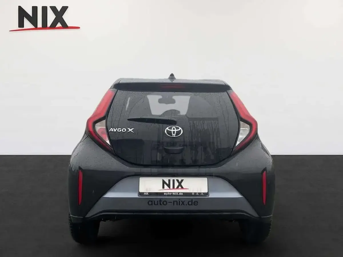 Gebraucht Toyota Aygo X 72 PS (52 kW) 2025 Celestite grey / black mica SUV
