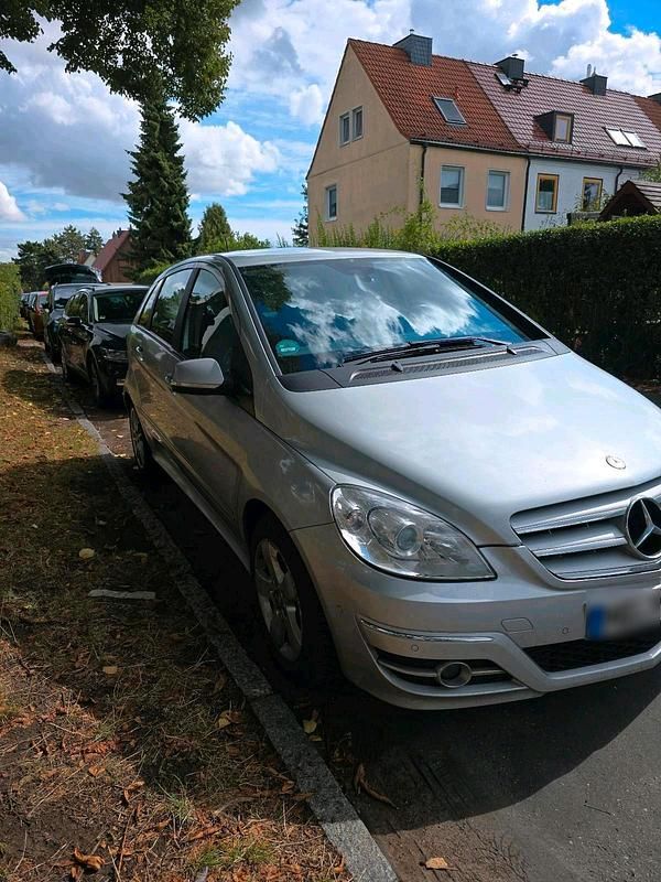 Gebraucht Mercedes B180 2009 Silber Van / Kleinbus