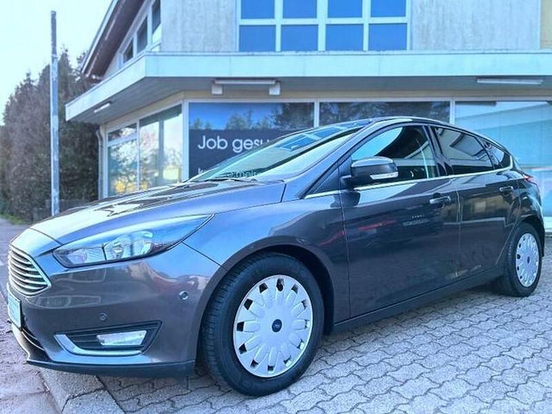 Gebraucht Ford Focus Titanium 105 PS (77 kW) 2017 Grau Limousine