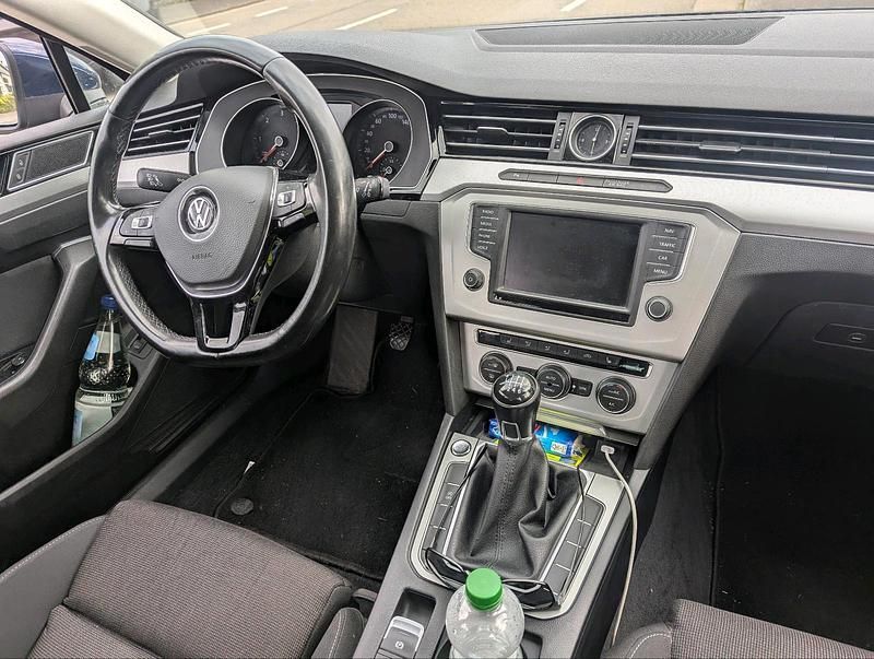 Blau Gebraucht 2015 VW Passat Comfortline Kombi | 8.550 € (Superpreis) - Bild 1/4