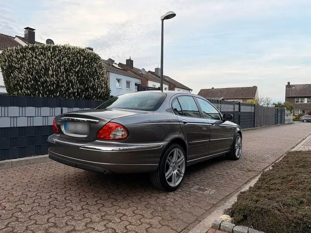 Begagnad Jaguar X-type 145 HK (106 kW) 2006 Grå Sedan