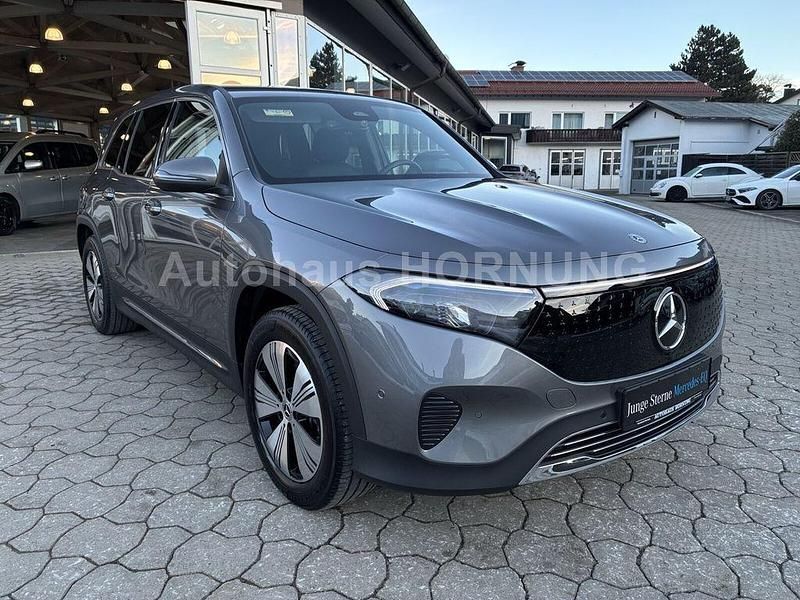 Gebraucht Mercedes EQB300 167 kW (228 PS) 2024 Metalliclack mountaingrau SUV