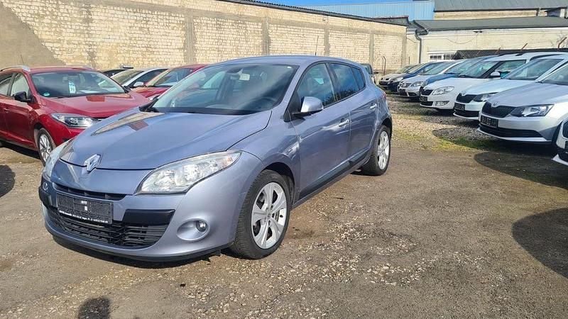 Gebraucht Renault Mégane Dynamique 131 PS (96 kW) 2011 Blau Limousine