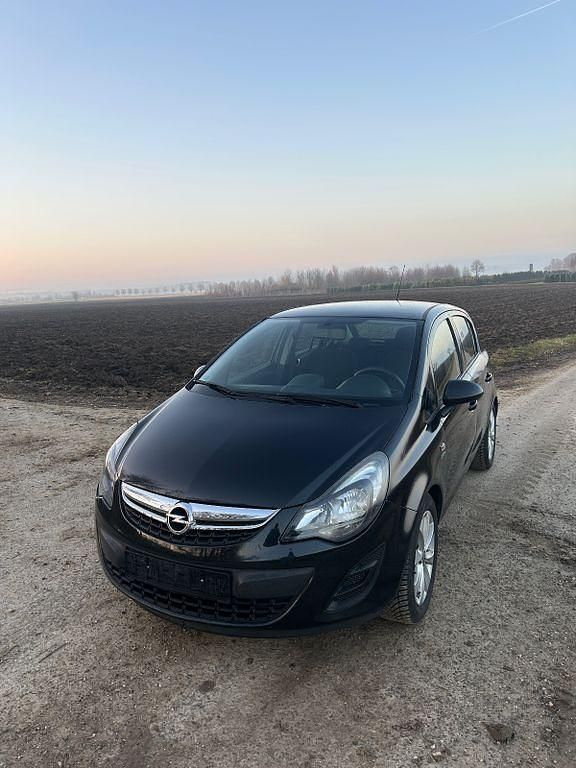 Schwarz Gebraucht 2013 Opel Corsa Selection Limousine | 3.650 € (Fairer Preis) - Bild 1/4