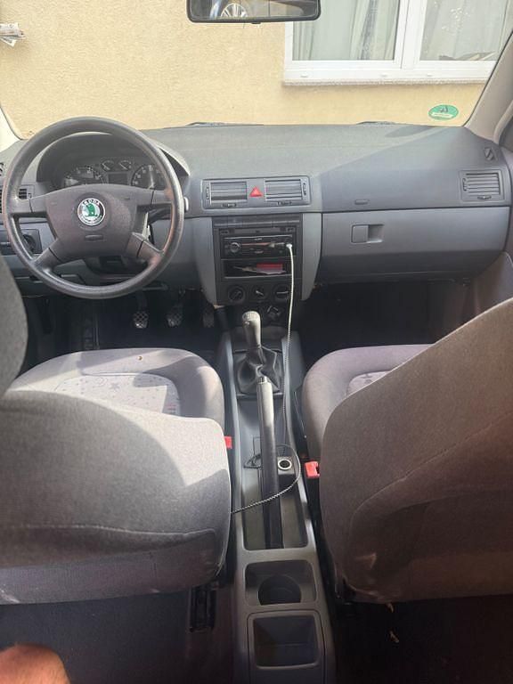 Blau Gebraucht 2002 Skoda Fabia Classic Limousine | 900 € (Guter Preis) - Bild 1/4