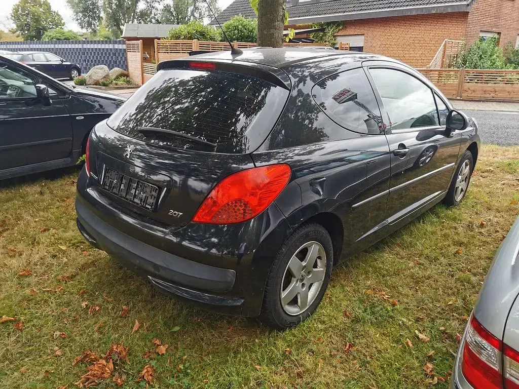 Gebraucht Peugeot 207 Tendance 88 PS (64 kW) 2008 Schwarz Limousine