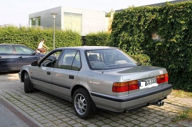Gebraucht Honda Accord 133 PS (97 kW) 1991 Silber metallic Limousine