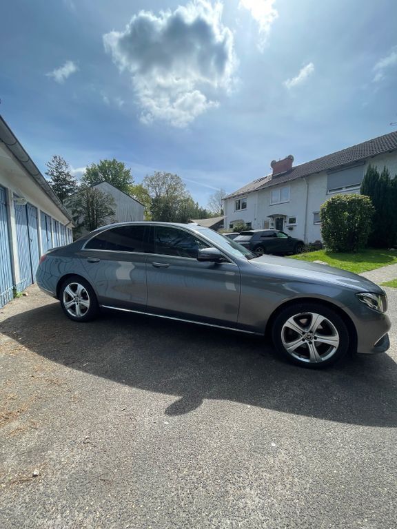 Gebraucht 2017 Mercedes E220 Exclusive Limousine | 22.750 € (Guter Preis) - Bild 1/4