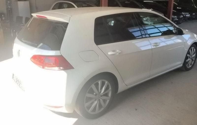 Gebraucht VW Golf VII 122 PS (89 kW) 2013 Weiß Limousine