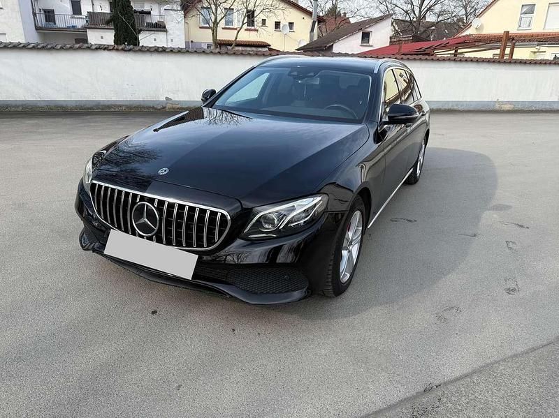 Gebraucht Mercedes E220 194 PS (142 kW) 2018 Schwarz Kombi