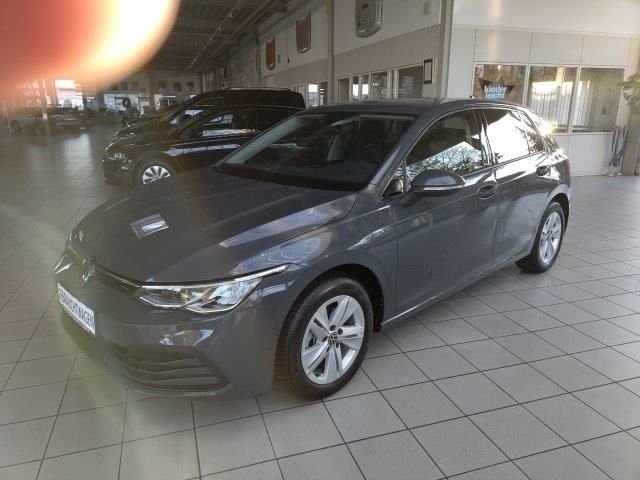 Gebraucht VW Golf VIII Life 131 PS (96 kW) 2023 Grau Kleinwagen