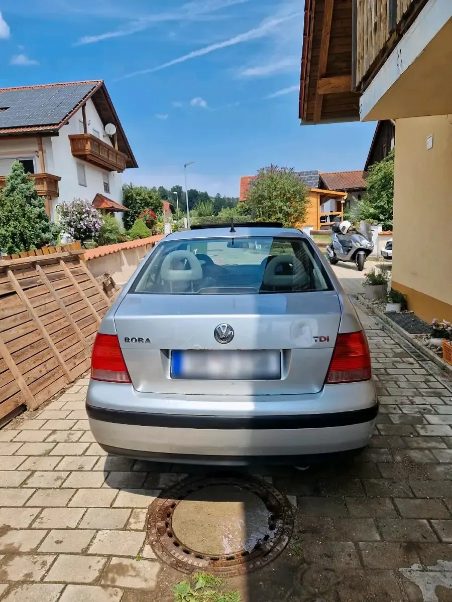 Gebraucht VW Bora 105 PS (77 kW) 2001 Grau Limousine