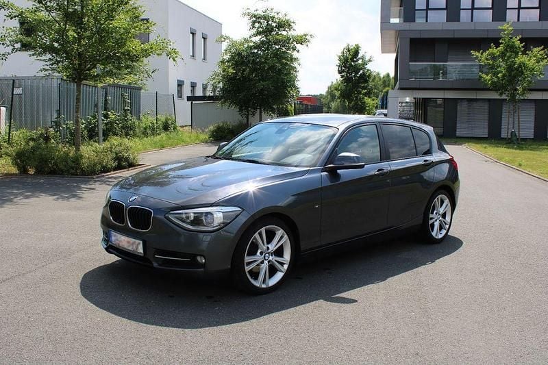 Grau Gebraucht 2013 BMW 120 Sport Line Kleinwagen | 8.490 € (Fairer Preis) - Bild 1/4