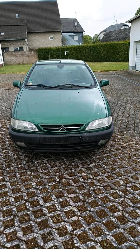 Grün Gebraucht 1997 Citroën Xsara Limousine | 555 € - Bild 1/4