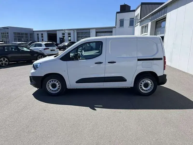 Używany Opel Combo-e Life 100 kW (136 KM) 2024 Biały Minivan