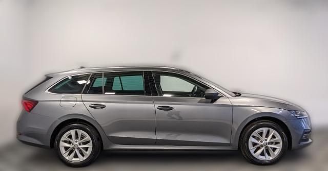 Metallic Gebraucht 2024 Skoda Octavia Style Kombi | 30.910 € (Fairer Preis) - Bild 1/4