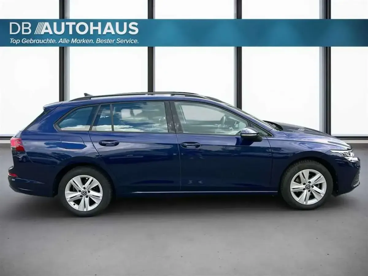 Gebraucht VW Golf VIII Life 110 PS (80 kW) 2024 Blau Kombi