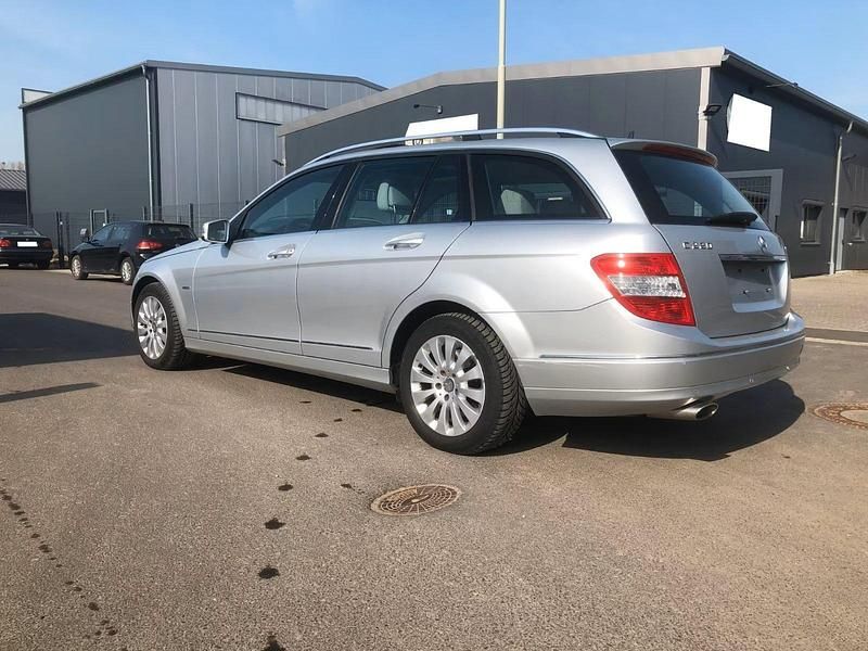 Gebraucht Mercedes C220 170 PS (125 kW) 2009 Silber Kombi