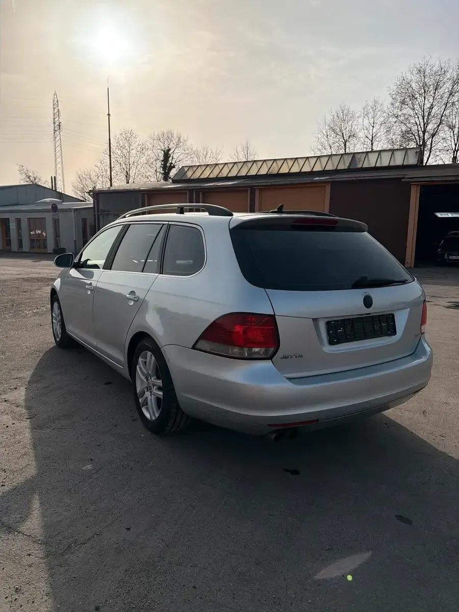 Gebraucht VW Jetta 140 PS (102 kW) 2013 Silber Limousine