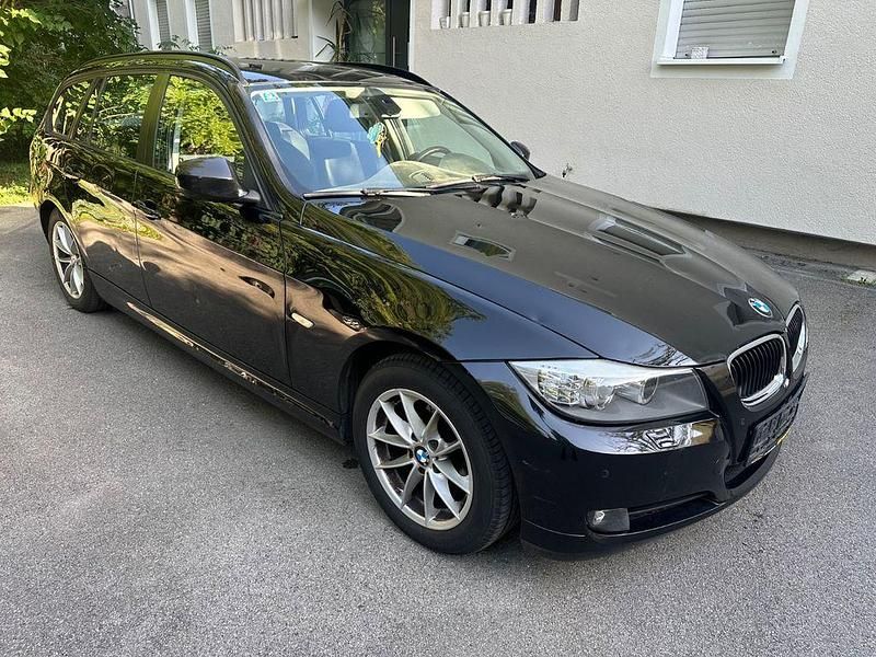 Schwarz Gebraucht 2011 BMW 320 Kombi | 2.999 € (Superpreis) - Bild 1/4