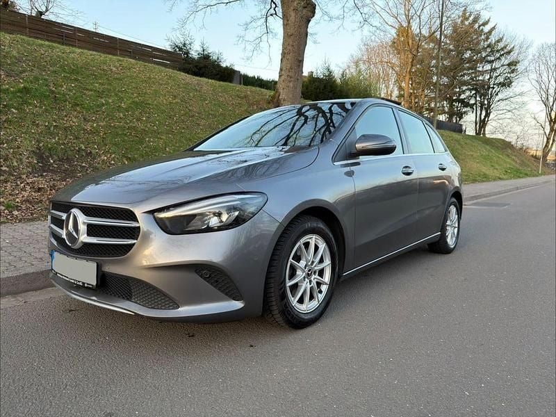 Gebraucht Mercedes B200 150 PS (110 kW) 2020 Grau Van / Kleinbus