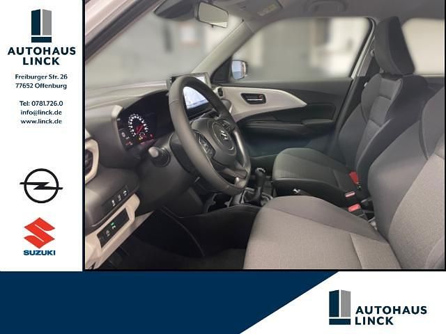 Weiss Neu 2025 Suzuki Swift Comfort Kleinwagen | 17.888 € - Bild 1/4