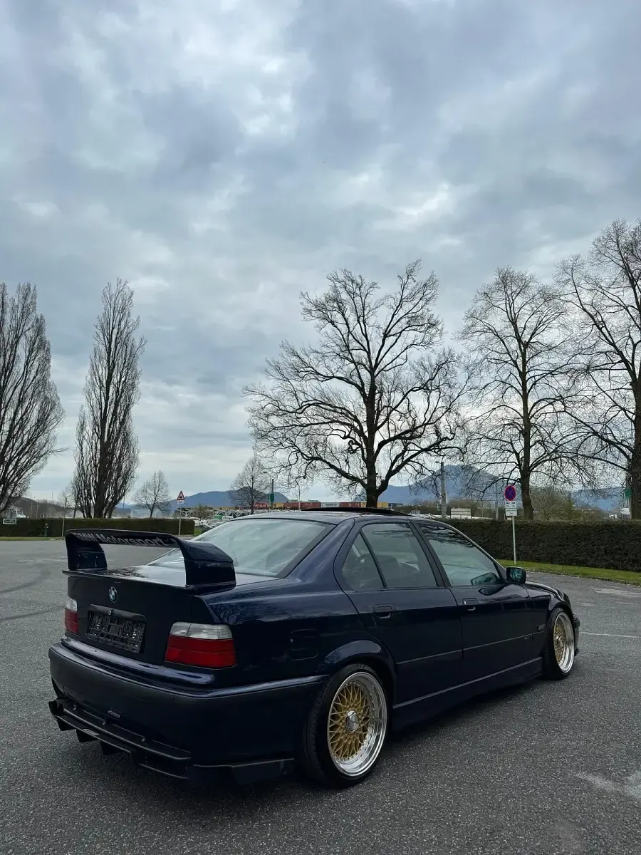 Gebraucht BMW 320 150 PS (110 kW) 1995 Blau Limousine