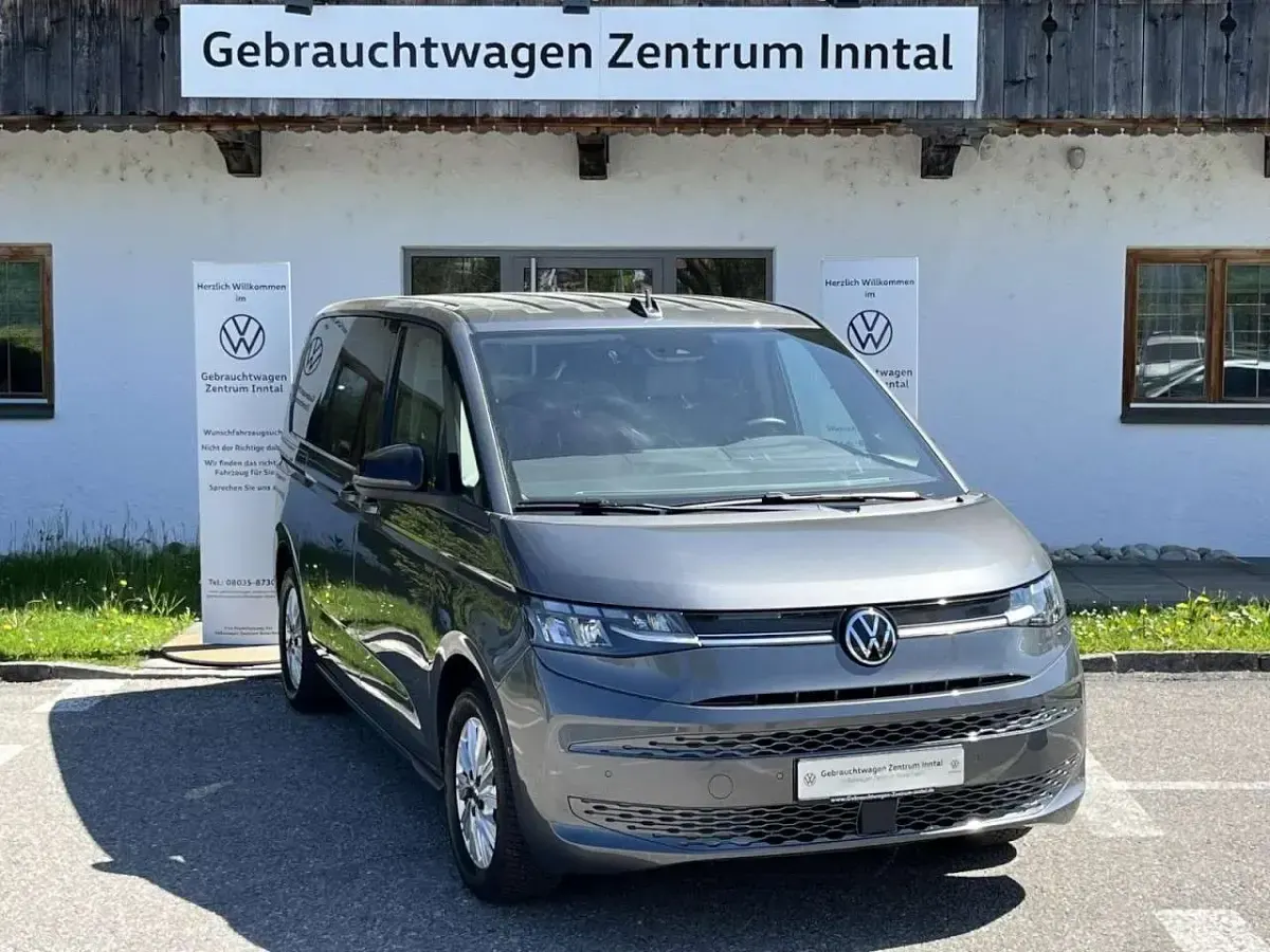 Gebraucht VW Multivan Life 150 PS (110 kW) 2025 Indiumgrau Van / Kleinbus