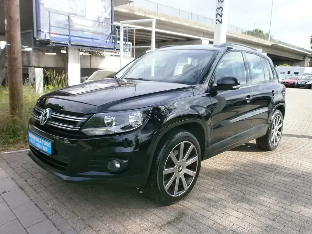 Gebraucht VW Tiguan Trendline 140 PS (102 kW) 2015 Schwarz SUV