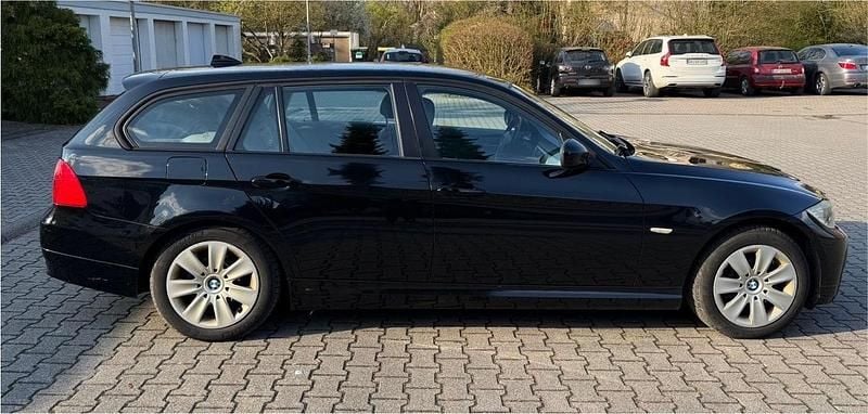 Second-hand BMW 318 143 CP (105 kW) 2009 Negru Break