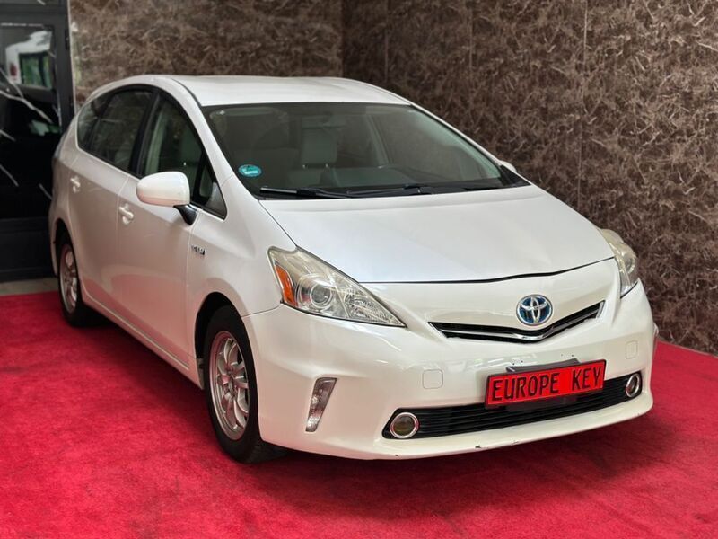 Weiß Gebraucht 2013 Toyota Prius Comfort Kleinwagen | 12.290 € (Etwas zu teuer) - Bild 1/4