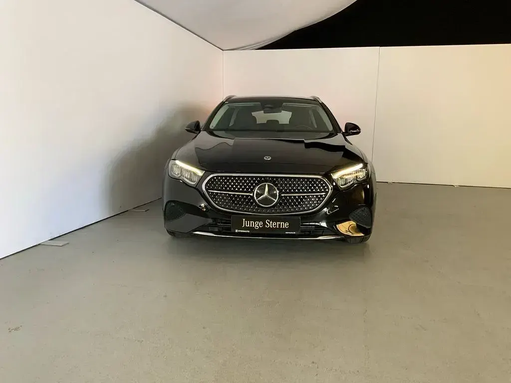 Gebraucht Mercedes E200 Avantgarde 204 PS (150 kW) 2025 Metalliclack obsidianschwarz Limousine